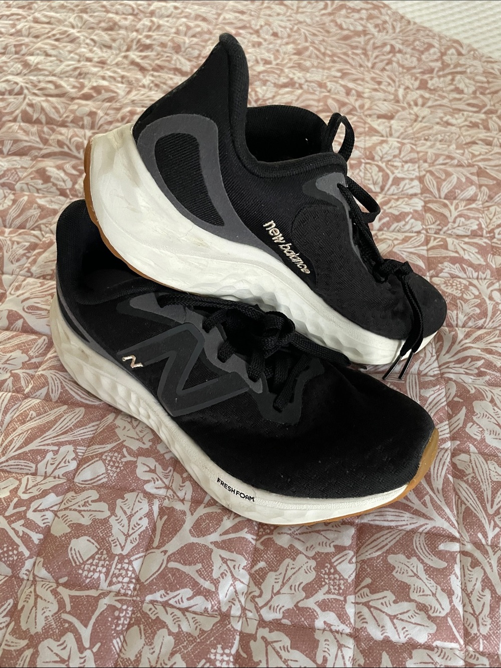 New Balance Black Fresh Foam Sz 7 Sneakers Tennis Shoes Arishi Athletic